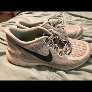 Nike free runs - 9.5